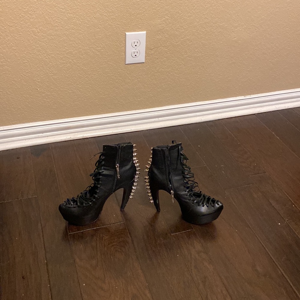 black size 10 - Picture 2 of 6